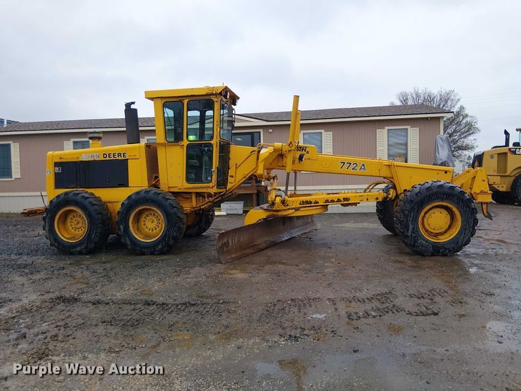 image for item EE5246 1984 John Deere 772A motor grader