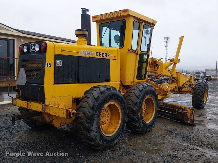 image for item EE5246 1984 John Deere 772A motor grader