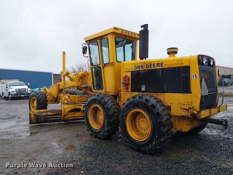 image for item EE5246 1984 John Deere 772A motor grader