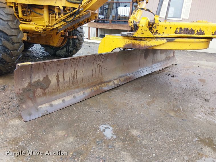 image for item EE5246 1984 John Deere 772A motor grader