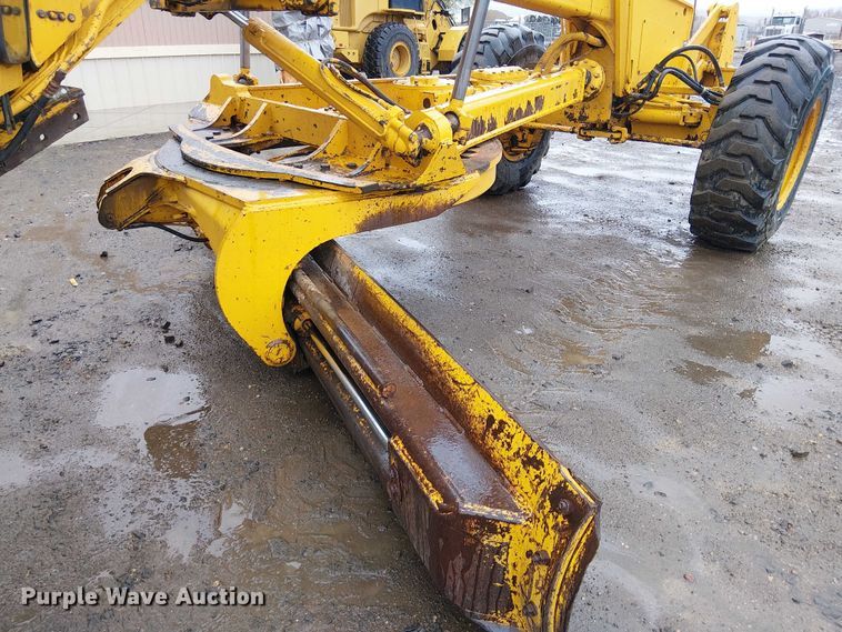 image for item EE5246 1984 John Deere 772A motor grader