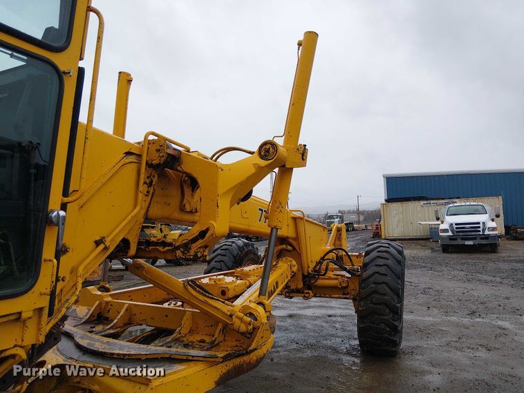 image for item EE5246 1984 John Deere 772A motor grader