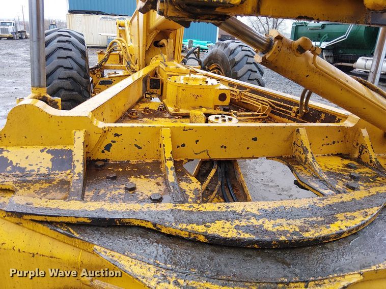 image for item EE5246 1984 John Deere 772A motor grader