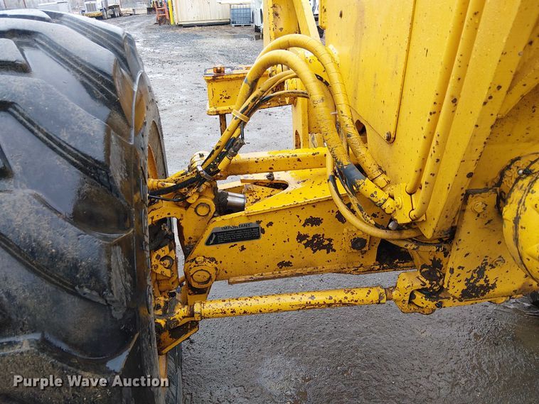 image for item EE5246 1984 John Deere 772A motor grader