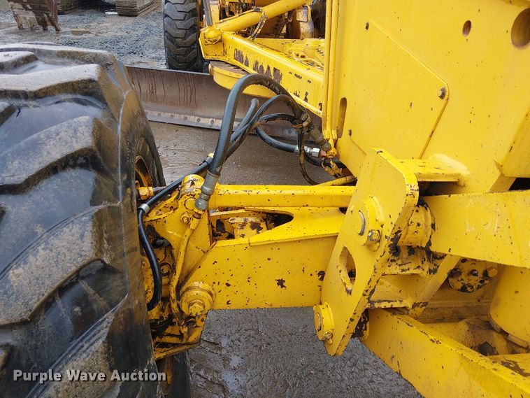 image for item EE5246 1984 John Deere 772A motor grader