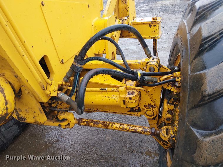 image for item EE5246 1984 John Deere 772A motor grader