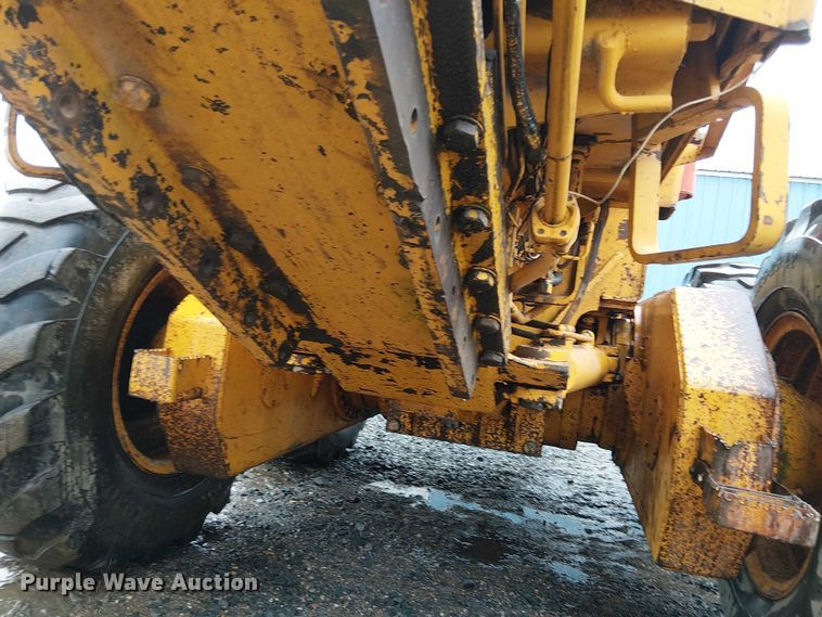 image for item EE5246 1984 John Deere 772A motor grader