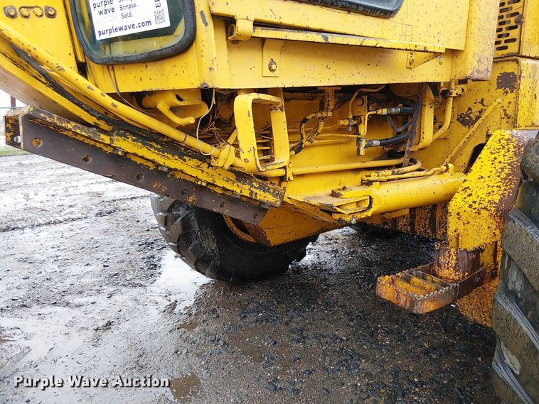 image for item EE5246 1984 John Deere 772A motor grader