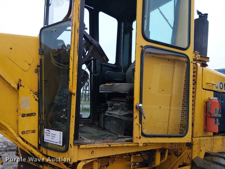 image for item EE5246 1984 John Deere 772A motor grader