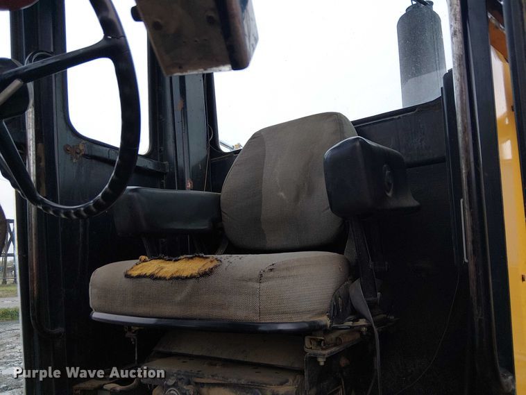 image for item EE5246 1984 John Deere 772A motor grader