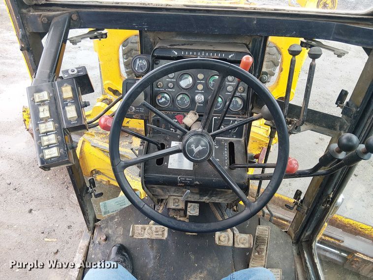image for item EE5246 1984 John Deere 772A motor grader