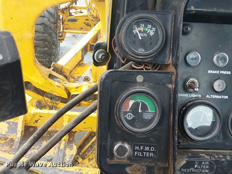 image for item EE5246 1984 John Deere 772A motor grader