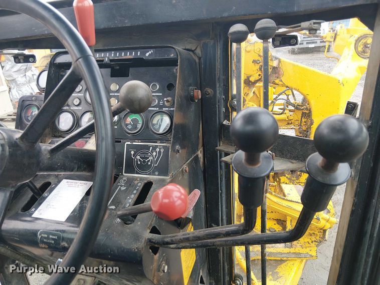 image for item EE5246 1984 John Deere 772A motor grader