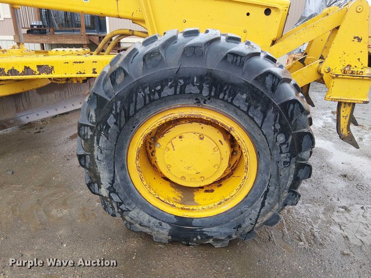 image for item EE5246 1984 John Deere 772A motor grader