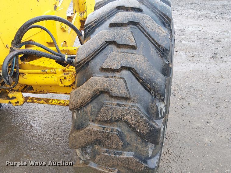 image for item EE5246 1984 John Deere 772A motor grader