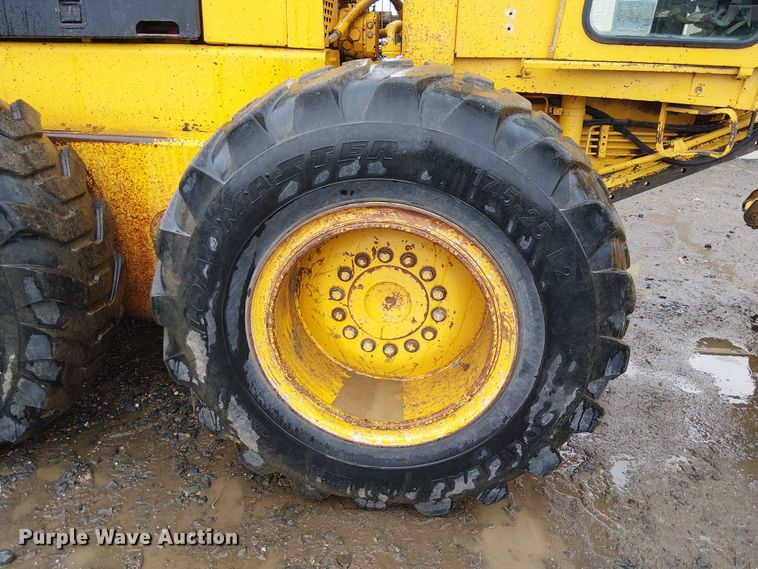 image for item EE5246 1984 John Deere 772A motor grader