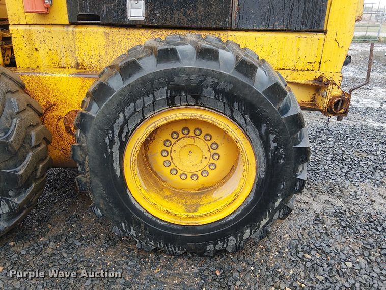 image for item EE5246 1984 John Deere 772A motor grader