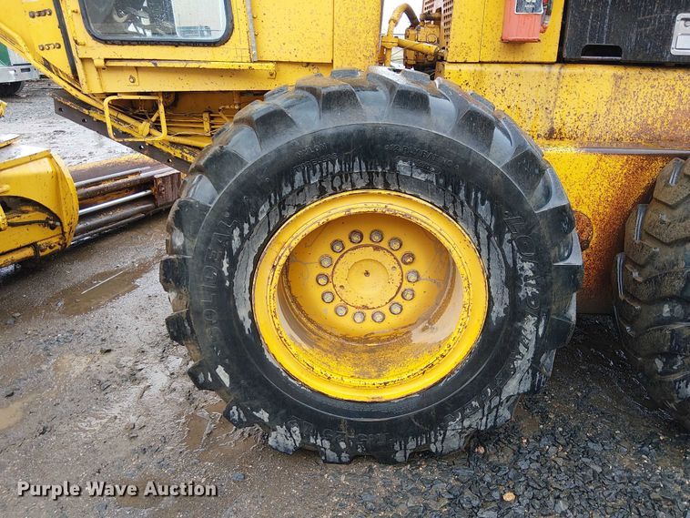 image for item EE5246 1984 John Deere 772A motor grader