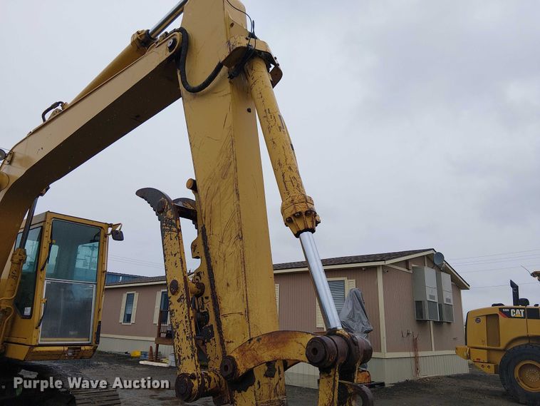 image for item EE5247 1988 Caterpillar 215 C excavator