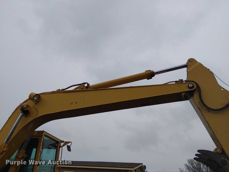 image for item EE5247 1988 Caterpillar 215 C excavator