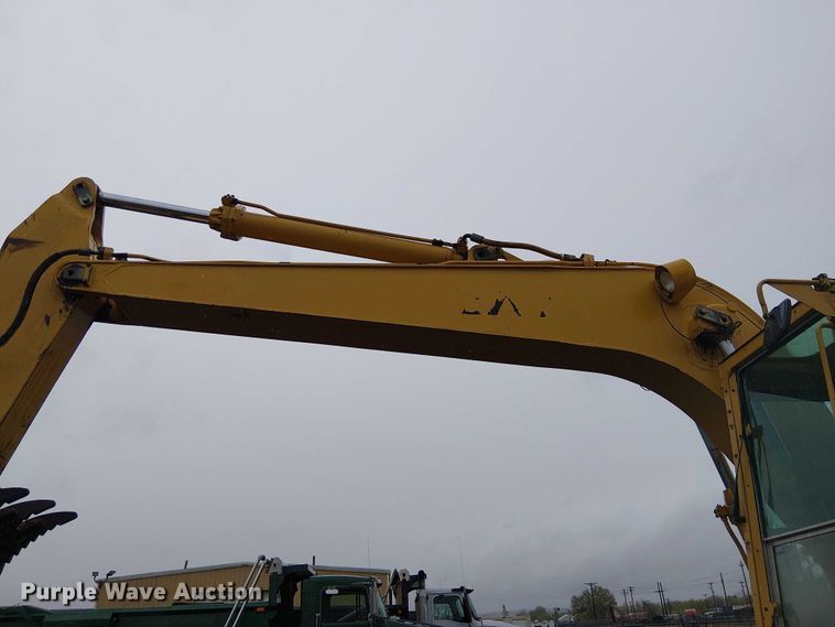 image for item EE5247 1988 Caterpillar 215 C excavator