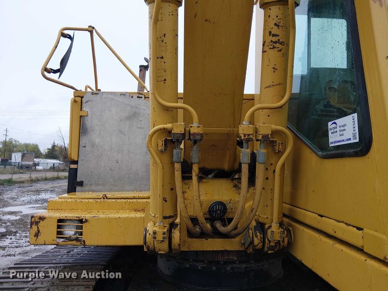 image for item EE5247 1988 Caterpillar 215 C excavator