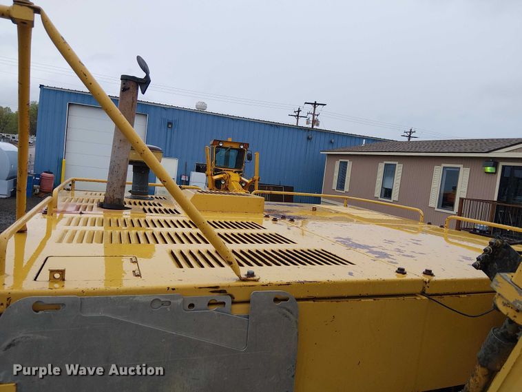 image for item EE5247 1988 Caterpillar 215 C excavator