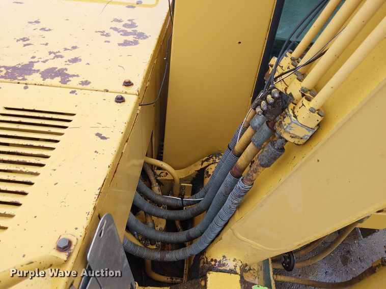 image for item EE5247 1988 Caterpillar 215 C excavator
