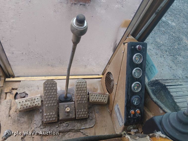 image for item EE5247 1988 Caterpillar 215 C excavator