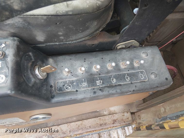 image for item EE5247 1988 Caterpillar 215 C excavator