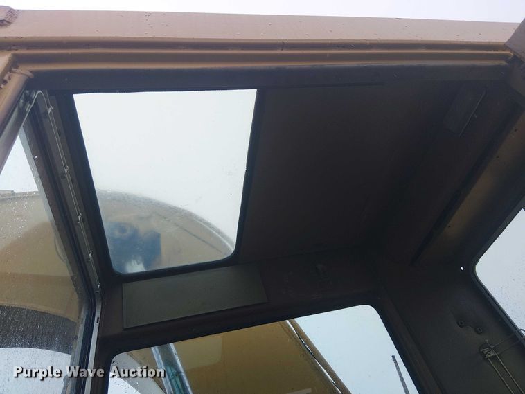 image for item EE5247 1988 Caterpillar 215 C excavator