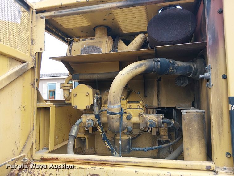 image for item EE5247 1988 Caterpillar 215 C excavator