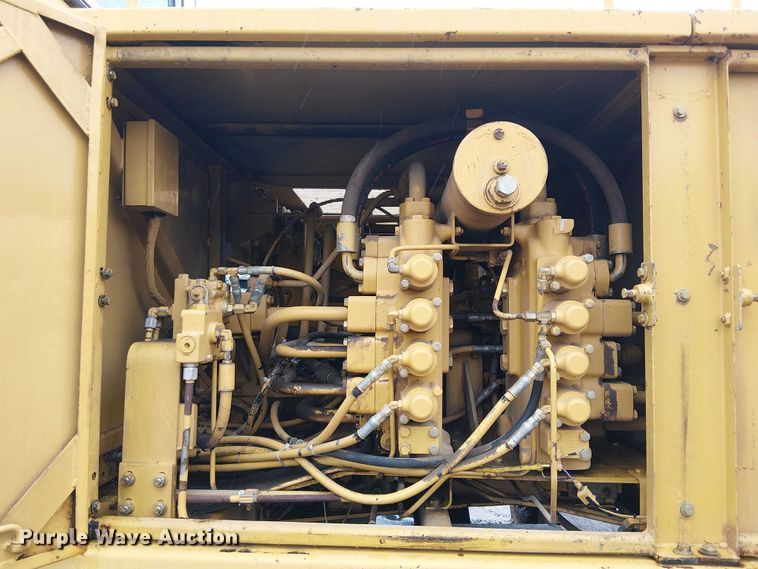 image for item EE5247 1988 Caterpillar 215 C excavator