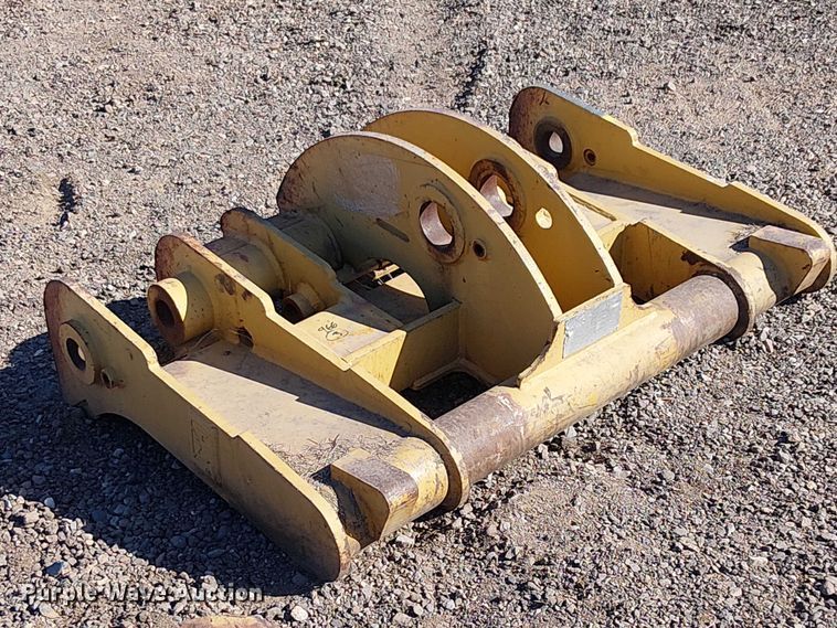image for item EE5258 Caterpillar 966 wheel loader quick coupler
