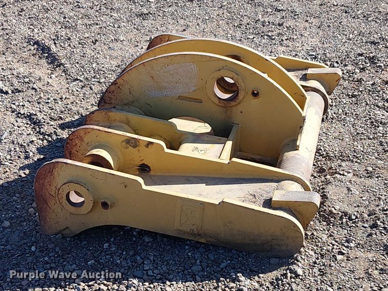 image for item EE5258 Caterpillar 966 wheel loader quick coupler