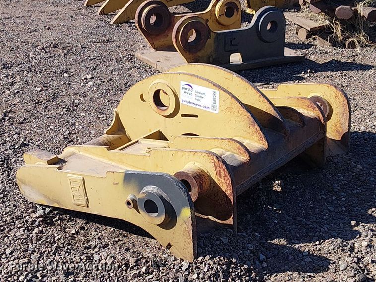 image for item EE5258 Caterpillar 966 wheel loader quick coupler