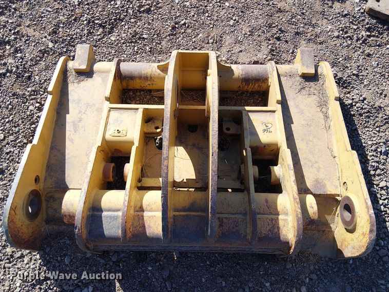 image for item EE5258 Caterpillar 966 wheel loader quick coupler