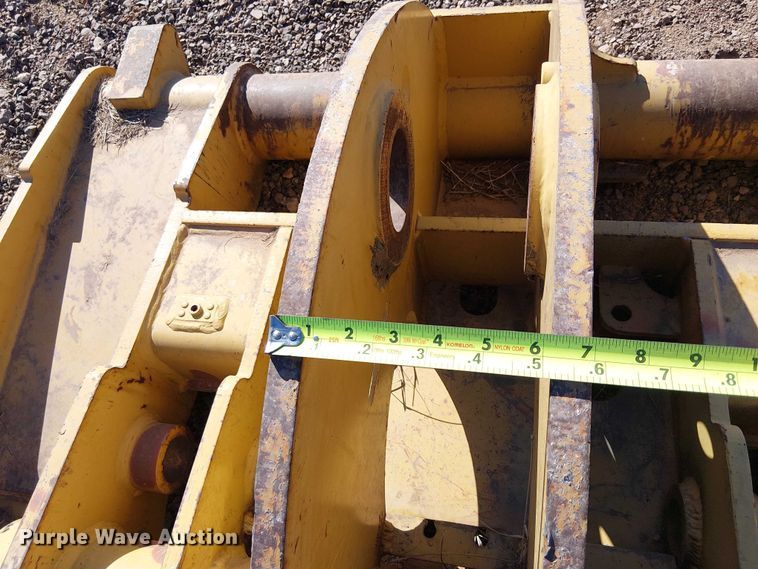 image for item EE5258 Caterpillar 966 wheel loader quick coupler