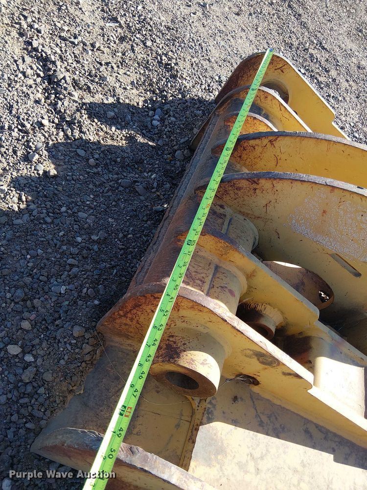 image for item EE5258 Caterpillar 966 wheel loader quick coupler