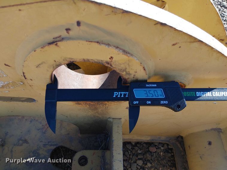 image for item EE5258 Caterpillar 966 wheel loader quick coupler