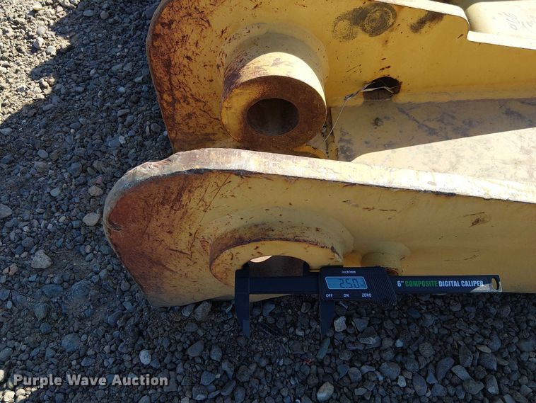 image for item EE5258 Caterpillar 966 wheel loader quick coupler