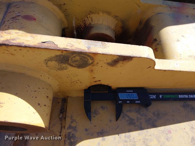 image for item EE5258 Caterpillar 966 wheel loader quick coupler