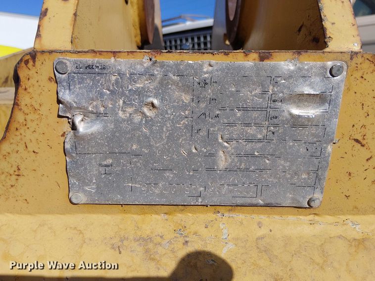 image for item EE5258 Caterpillar 966 wheel loader quick coupler