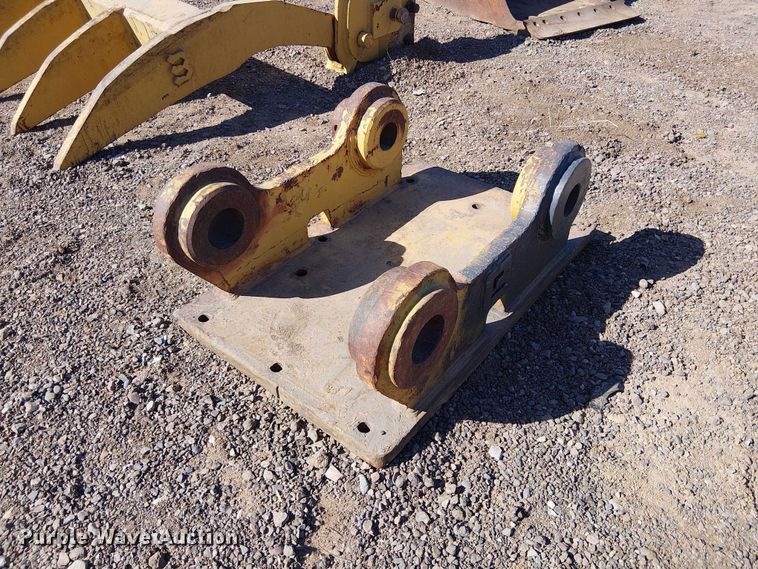 image for item EE5262 330 excavator quick attach