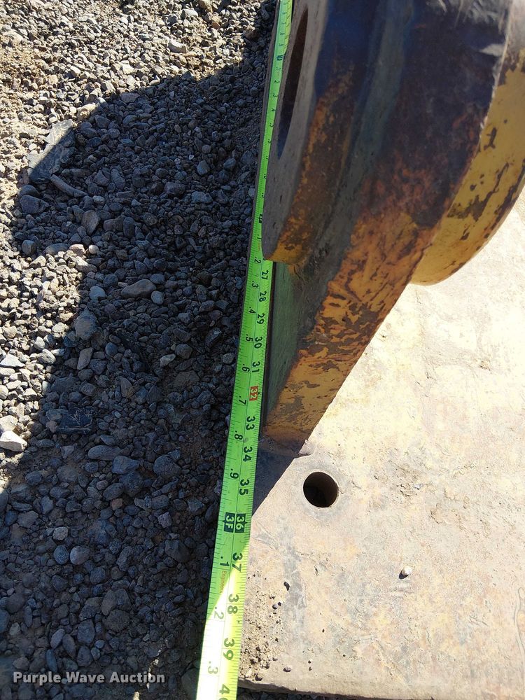 image for item EE5262 330 excavator quick attach