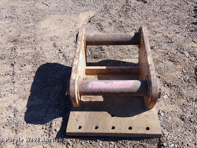 image for item EE5265 B&B JD 450 backhoe quick attach