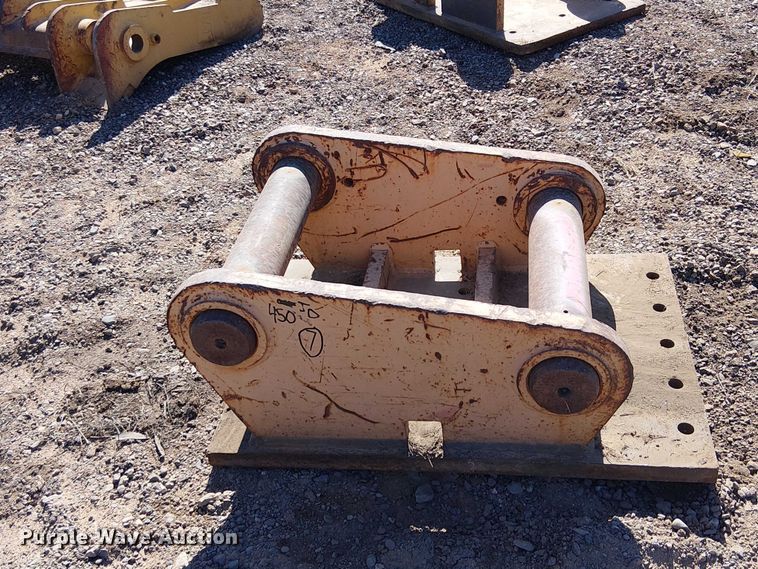image for item EE5265 B&B JD 450 backhoe quick attach