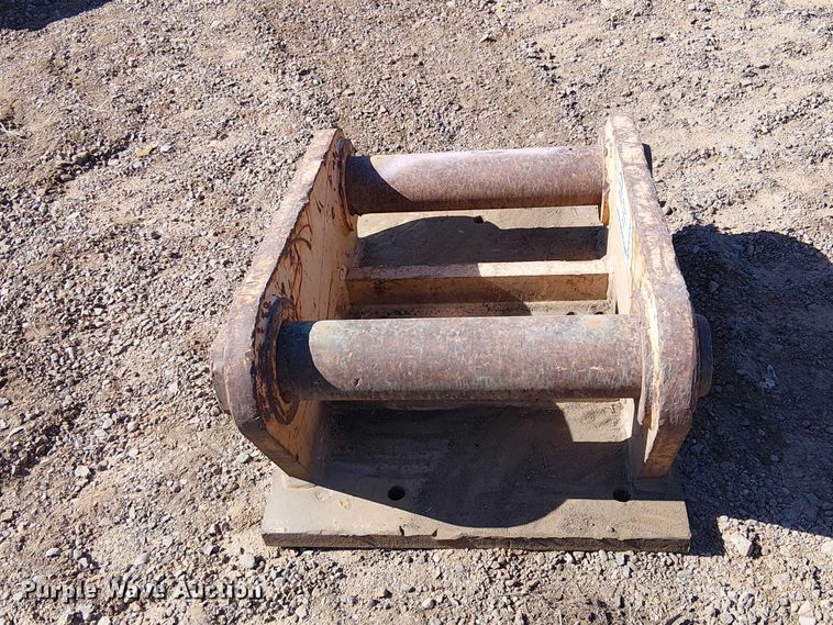 image for item EE5265 B&B JD 450 backhoe quick attach