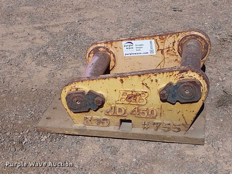 image for item EE5265 B&B JD 450 backhoe quick attach