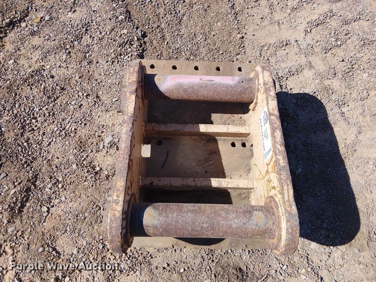 image for item EE5265 B&B JD 450 backhoe quick attach